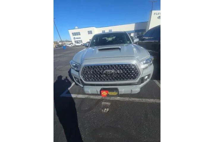 $32997 : Toyota Tacoma 2019 4x4 TRD S image 1