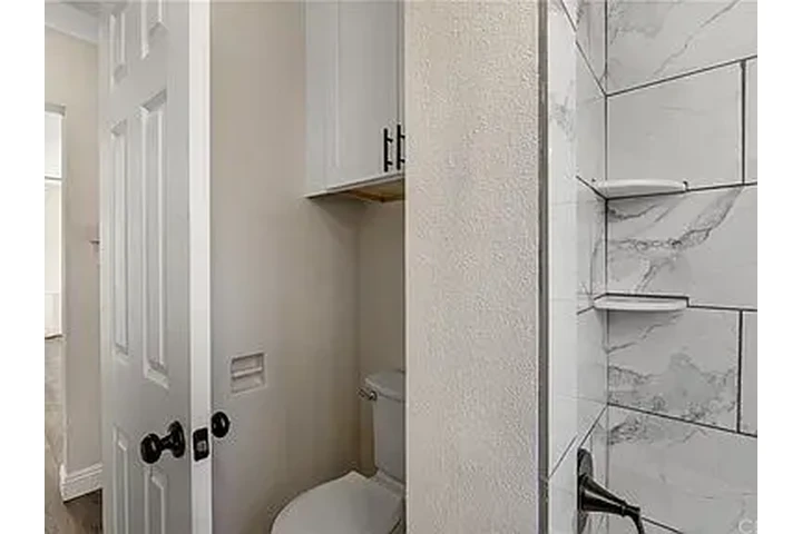 $1100 : Carson con garaje independient image 6