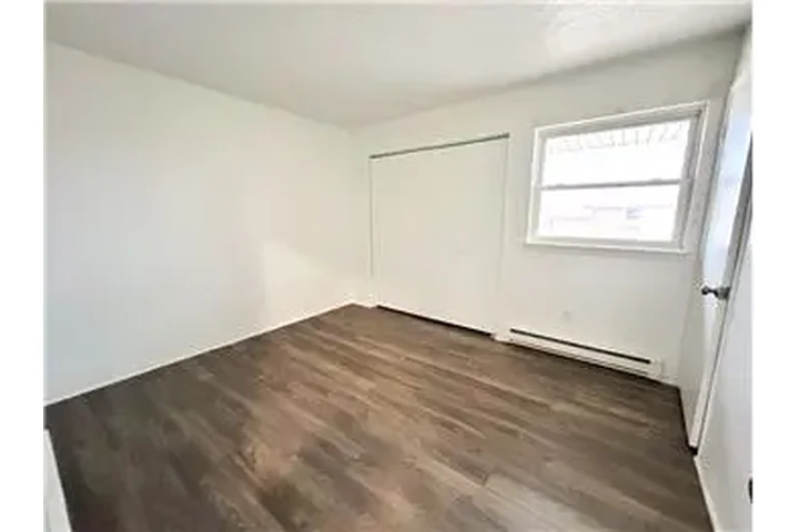 $550 : Rental property with 2 bedro image 7