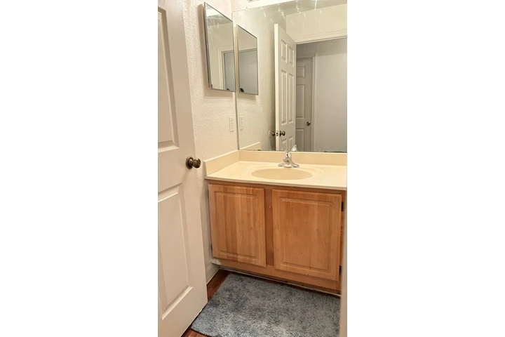 $800 : Rento Habitacion Amoblada image 3