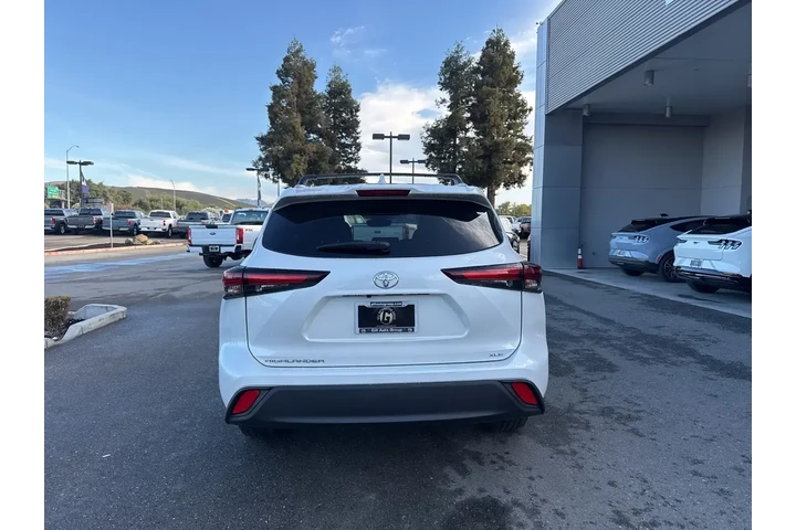 $38999 : Toyota Highlander 2024 LE 4d image 5