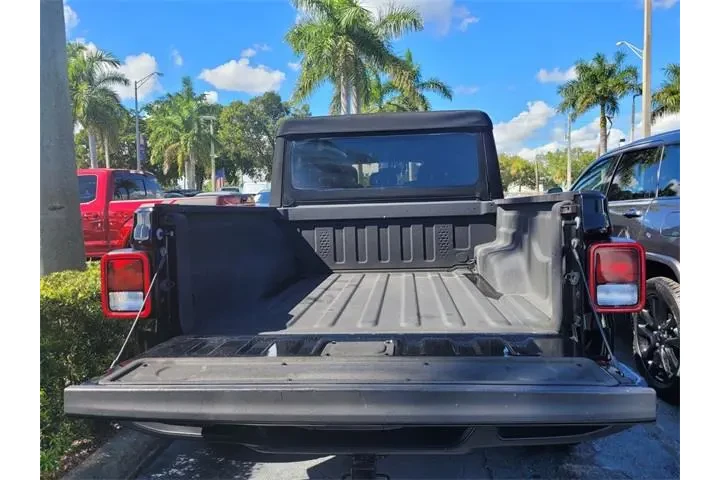 $27990 : Jeep Gladiator 2020 4x4 Spor image 6