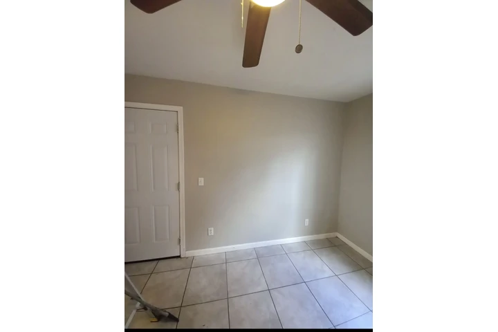 $850 : Cuarto entrada independiente image 3