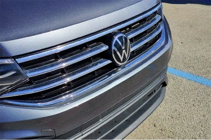 $21956 : Volkswagen Tiguan 2024 SE 4d image 3