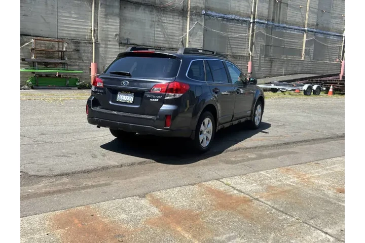 2011 Outback 2.5i Premium image 9