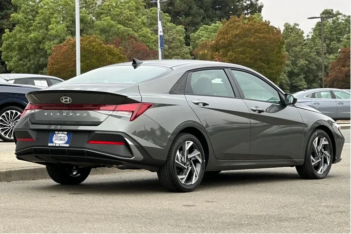 $20990 : Hyundai ELANTRA 2025 SEL Spo image 4