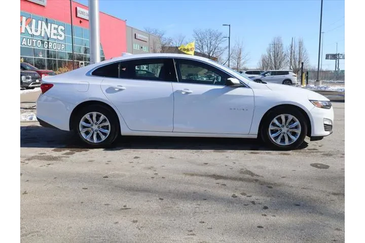 $18677 : Chevrolet Malibu 2024 LT 4dr image 10