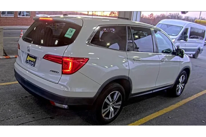 $15995 : 2017 Pilot EX-L image 1