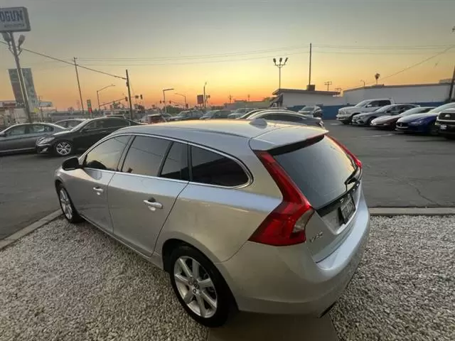 $12295 : 2017 V60 T5 Premier image 5