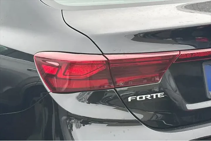 $17990 : Kia Forte 2024 LXS 4dr Sedan image 6