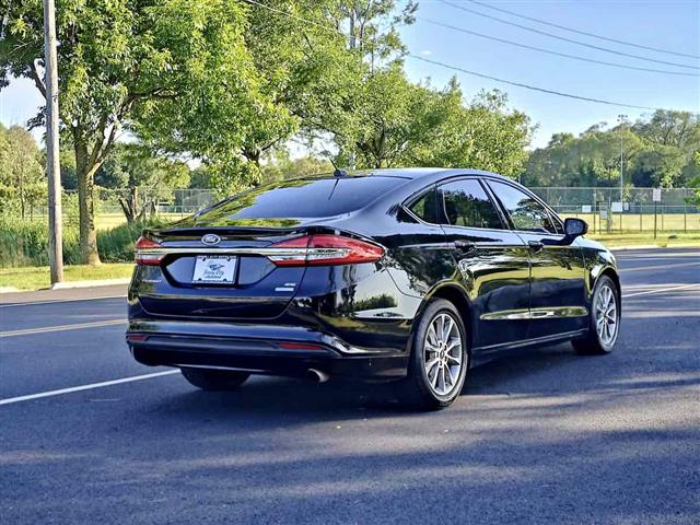 2017 Fusion SE image 7