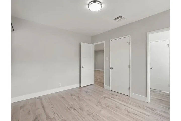 $2450 : 3Bed 2Bath Home in Los Angeles image 5