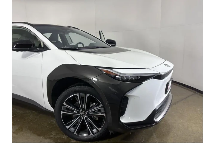 $25000 : Gold Certified2024 bZ4X Limit image 7