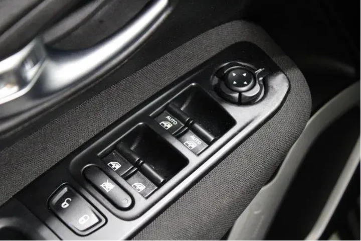 $19988 : Jeep Renegade 2021 Latitude image 4