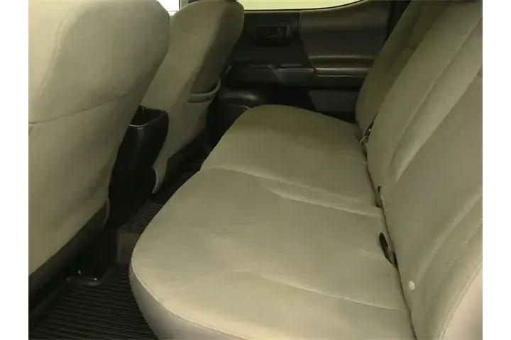 $25961 : Toyota Tacoma 2018 4x4 TRD P image 10