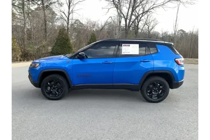 $23900 : 2023 COMPASS TRAILH image 5