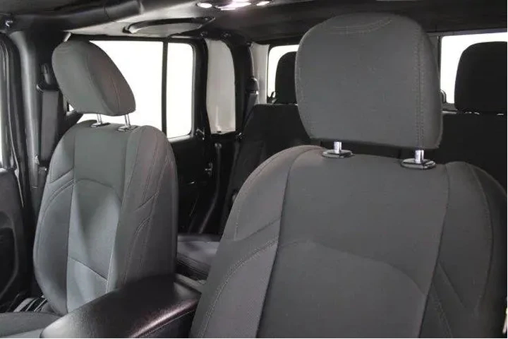 $31920 : Jeep Gladiator 2021 4x4 Will image 5