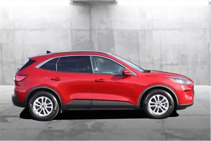 $16950 : Ford Escape 2020 SE 4dr SUV image 4