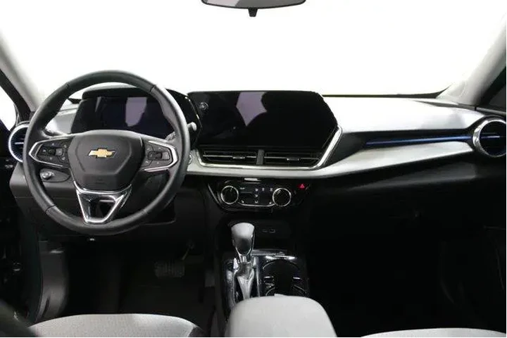 $24931 : Chevrolet Trax 2025 LT 4dr C image 2