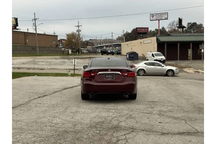 $17750 : 2018 Maxima Platinum image 4