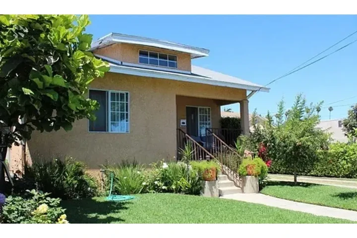 $1400 : 2 BEDROOMS, 2.5 BATH HOUSE image 3