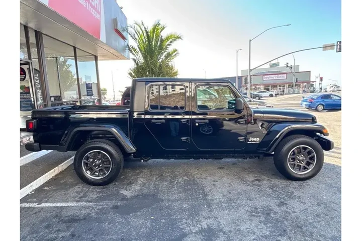 $36388 : Jeep Gladiator 2023 4x4 Over image 8
