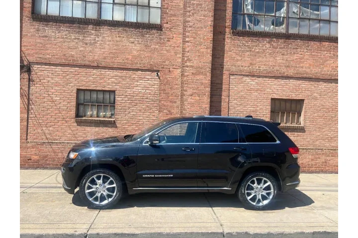 $14500 : 2015 Grand Cherokee Summit image 4