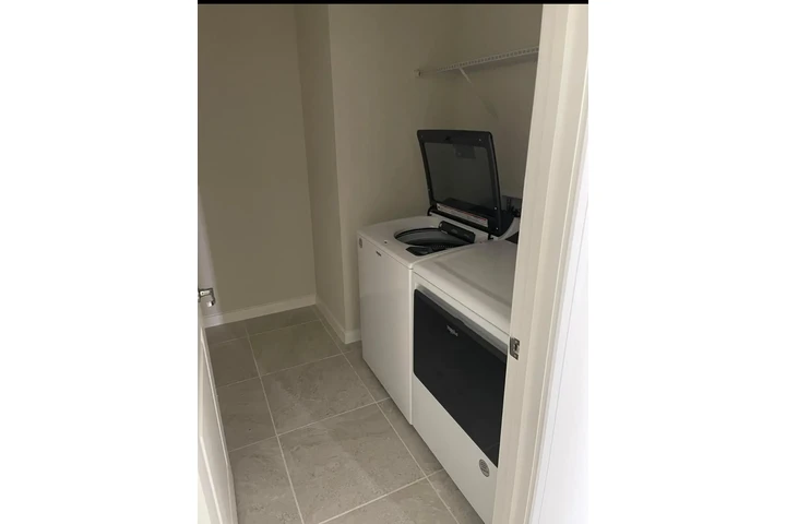 $850 : Alquilo habitaciones kissimmee image 4