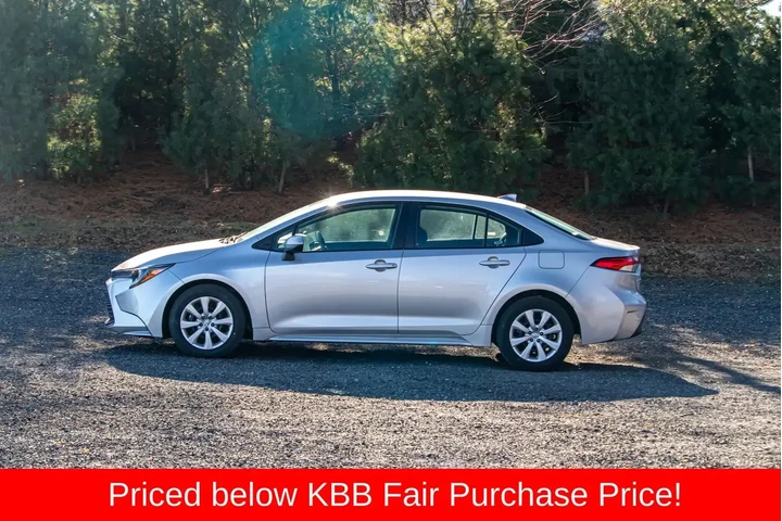 $15595 : Toyota Corolla 2024 LE 4dr S image 4
