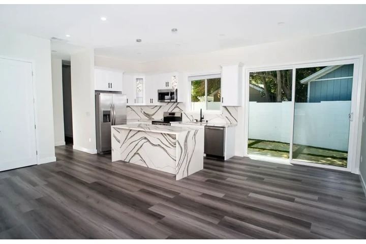 $2500 : 3Bed/2Bath in Koreatown LA image 2