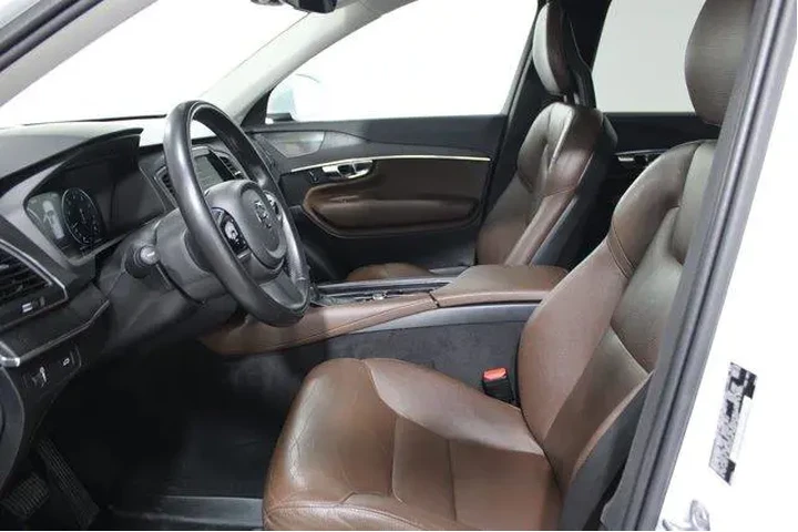 $22985 : Volvo XC90 2020 AWD T6 Momen image 3