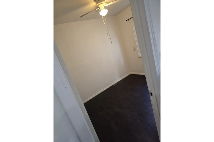 $1400 : Atlantic Ave Y Rosecrans image 3