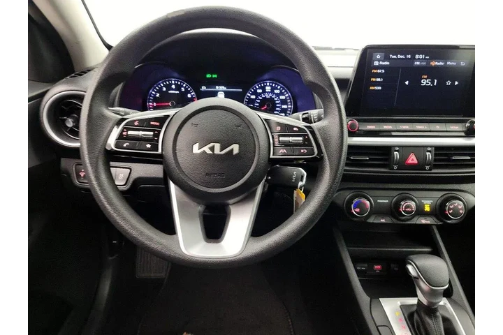 $16998 : Kia Forte 2024 LX 4dr Sedan image 10