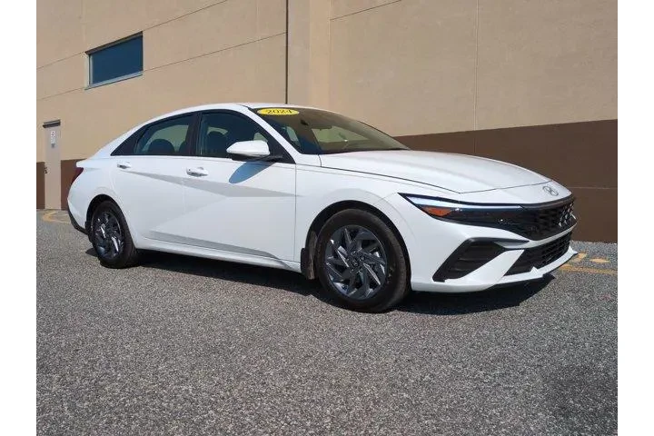 $23998 : Hyundai ELANTRA 2024 SEL 4dr image 2