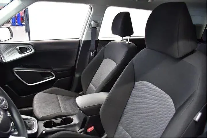 $18494 : Kia Soul 2025 LX 4dr Crossov image 10