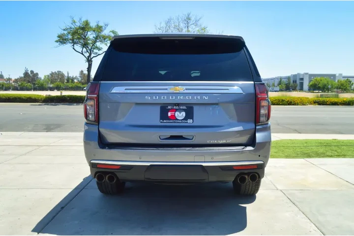 $40995 : Used 2022 Suburban 4WD 4dr Pr image 4