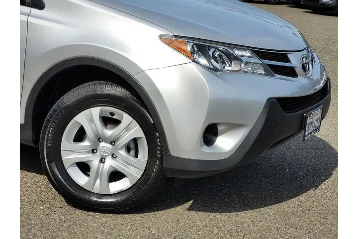 $14185 : Toyota RAV4 2015 LE 4dr SUV image 6
