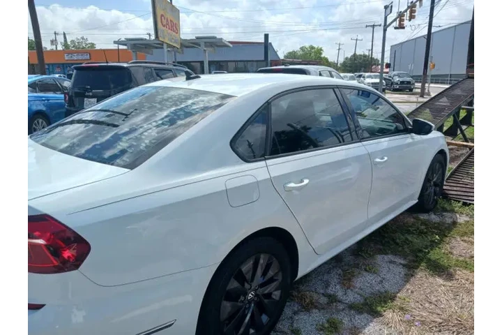 $13900 : 2019 Passat Wolfsburg image 7