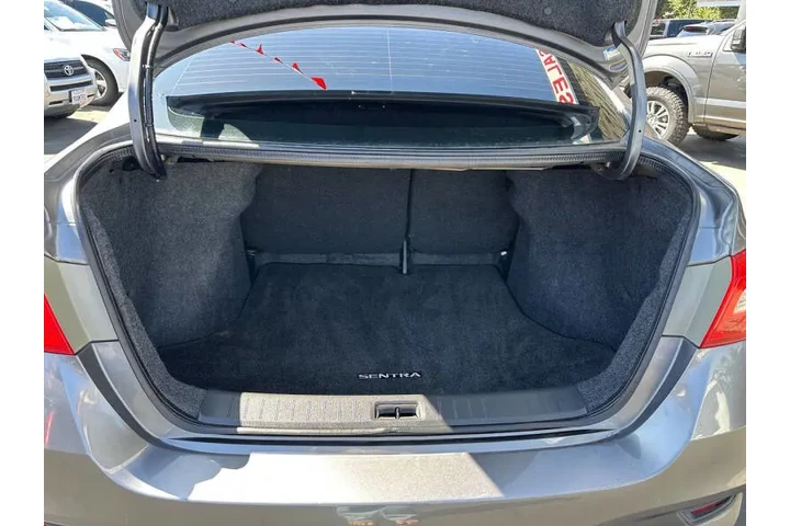 2017 Sentra SR image 9