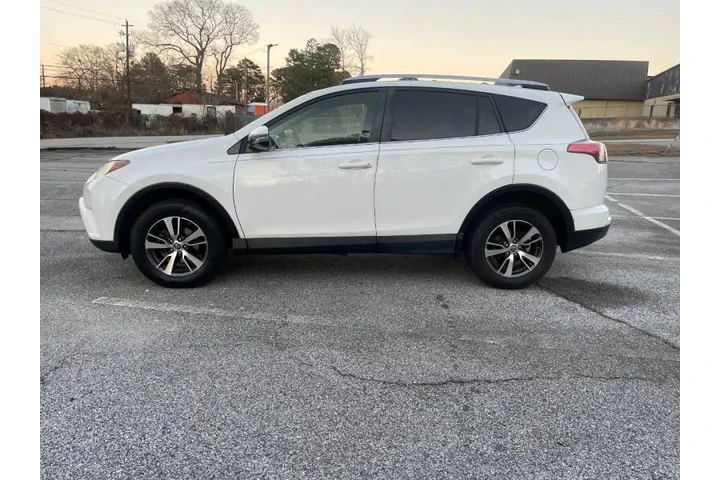 $11500 : 2016 RAV4 XLE image 3