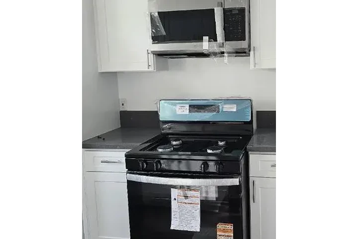 APTO. EN 1028 N. ARDMORE AVE. image 3