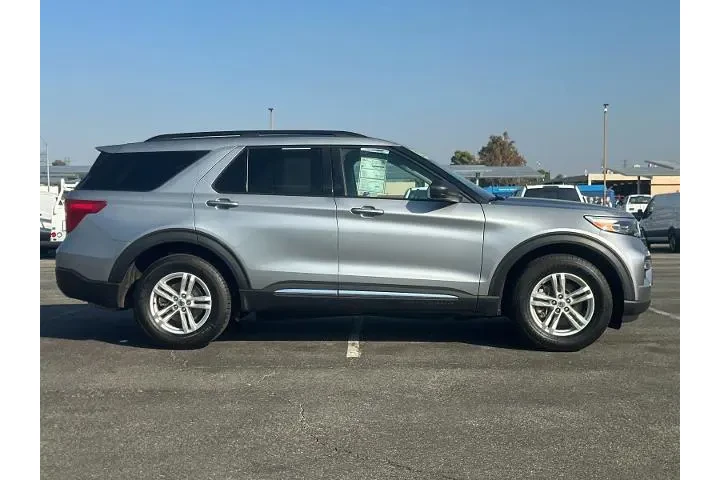 $30945 : Ford Explorer 2023 AWD XLT 4 image 2