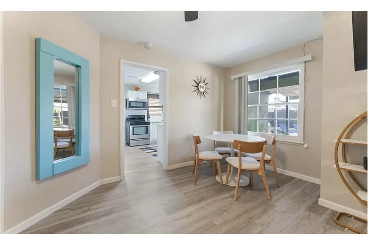 $900 : open living spacious home image 3