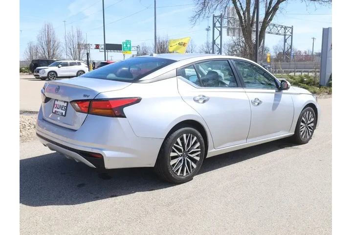 $17477 : Nissan Altima 2023 2.5 SV 4d image 8