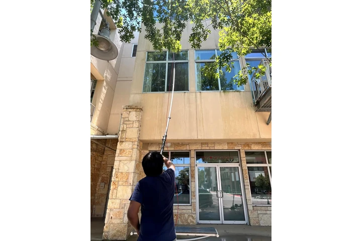 Roxanne's Cleaning Solutions image 3