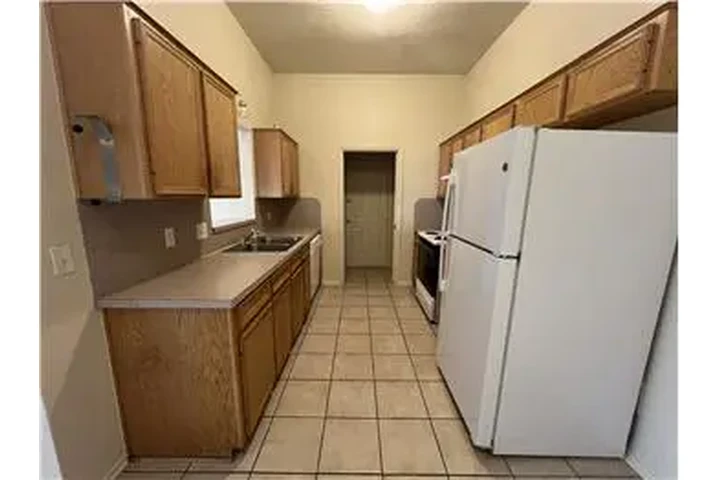 $1200 : Rental property with 3 bedro image 6