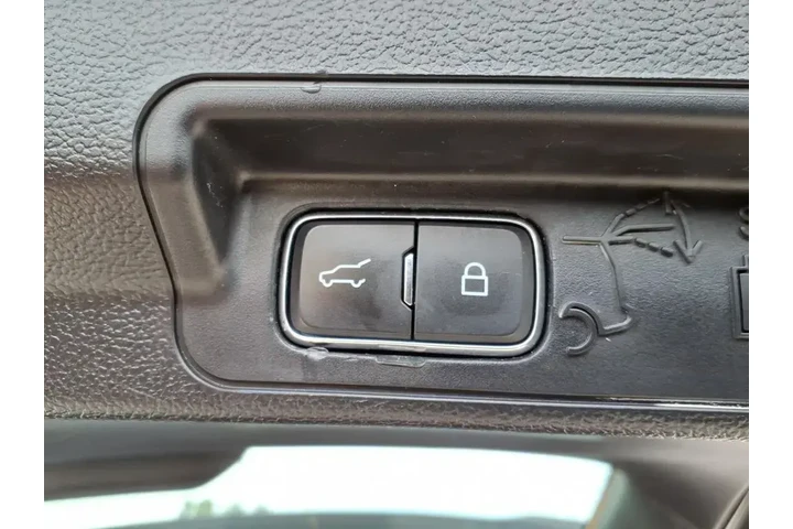 $29825 : Ford Explorer 2022 AWD XLT 4 image 9