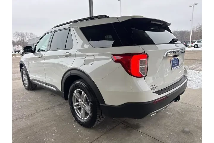 $31900 : Ford Explorer 2023 AWD XLT 4 image 5