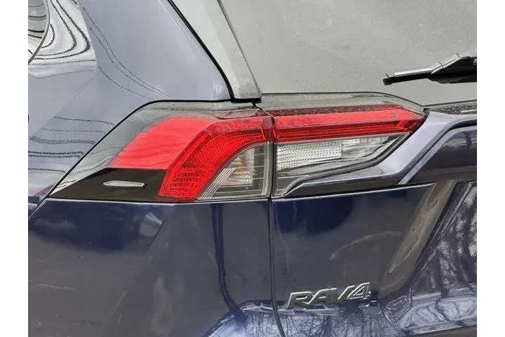 $20995 : Toyota RAV4 2020 AWD XLE Pre image 8