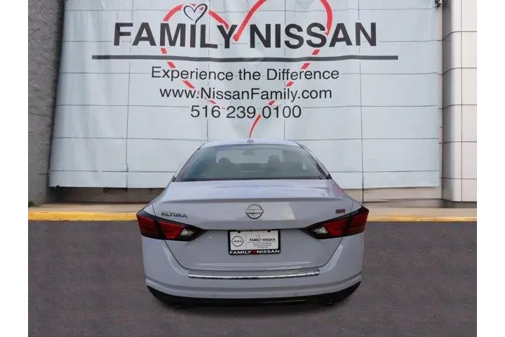 $28409 : Nissan Altima 2023 2.5 SR 4d image 4
